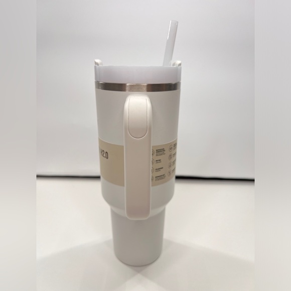 NWT Stanley The Quencher H2.0 Flowstate 40 Oz Tumbler - Picture 6 of 10